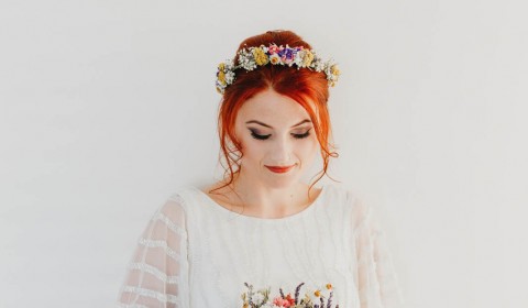 Indie bride with dried wedding bouquet